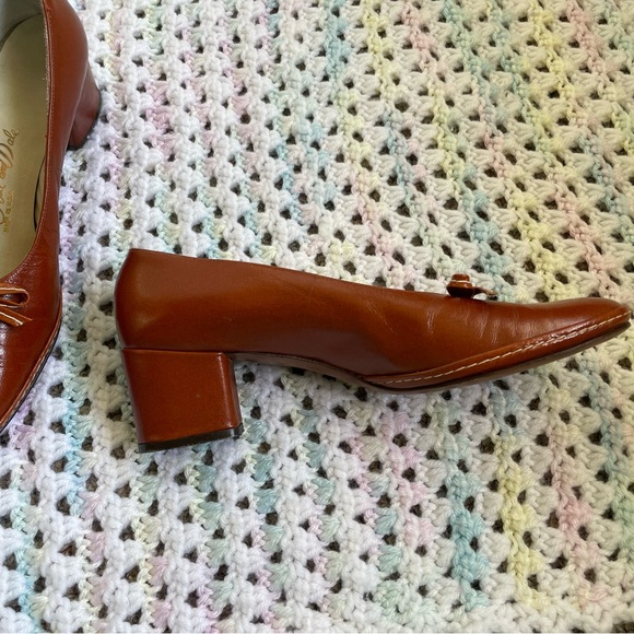 *SOLD* Vintage Hold Renfrew Pumps - Picture 9 of 11
